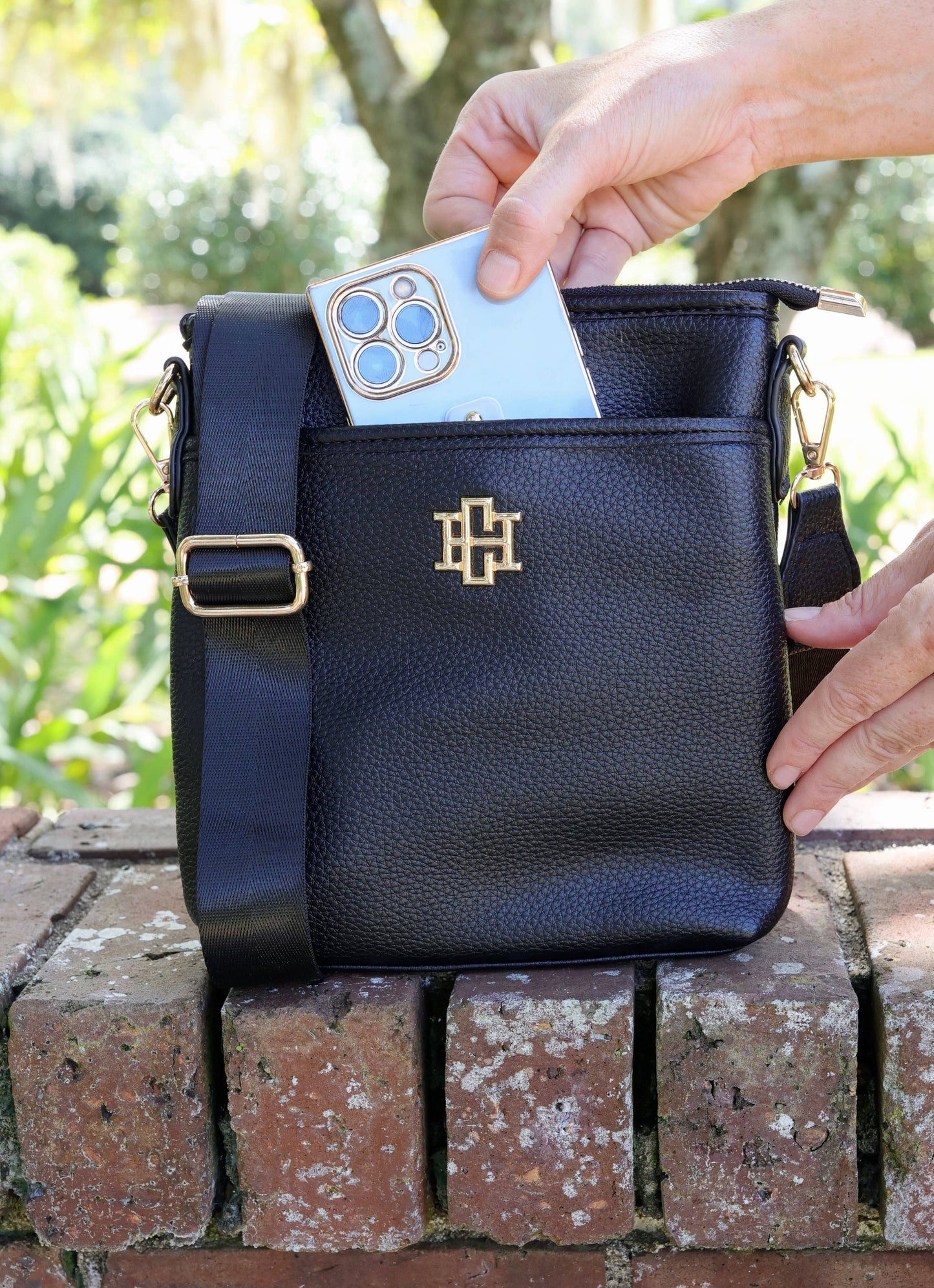 Briggs Crossbody BLACK