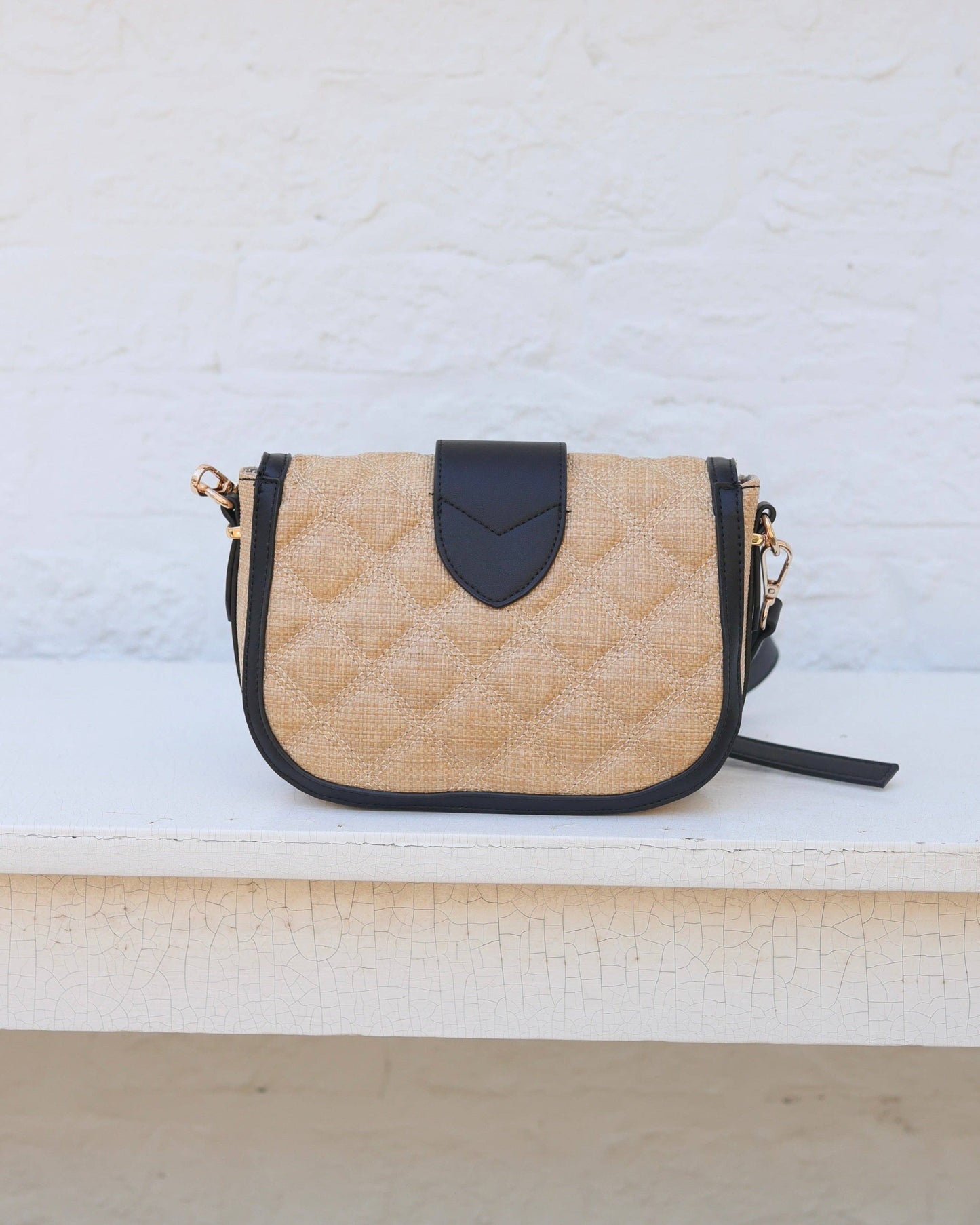 Griffin Crossbody Bag Natural Black DQ