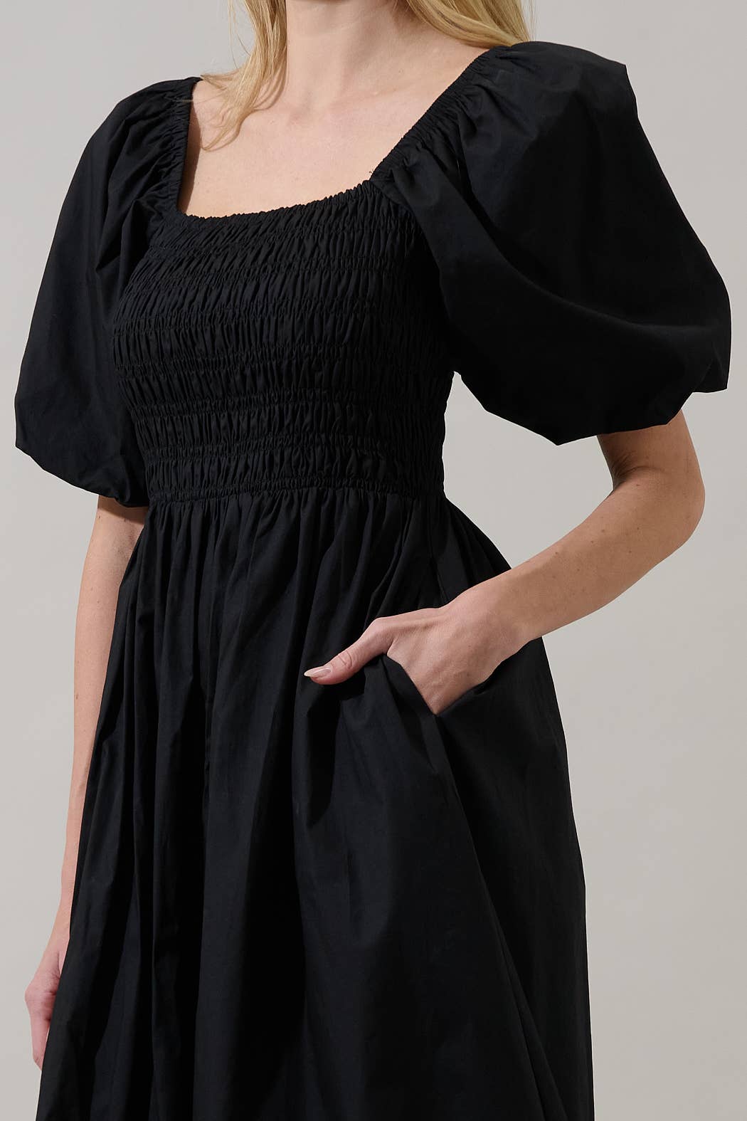 Sonia Bubble Sleeve Smocked Midi Dress: Black