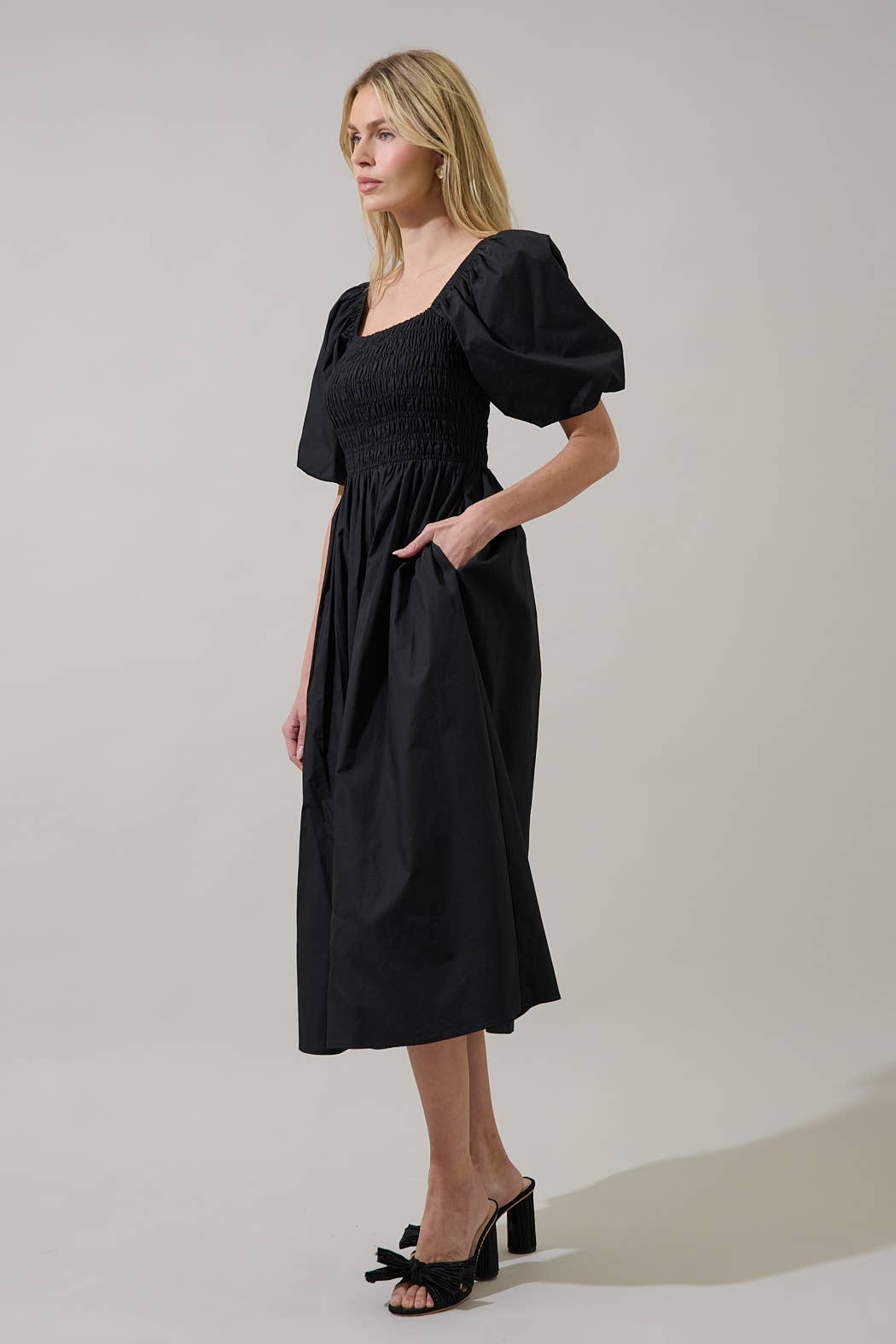 Sonia Bubble Sleeve Smocked Midi Dress: Black