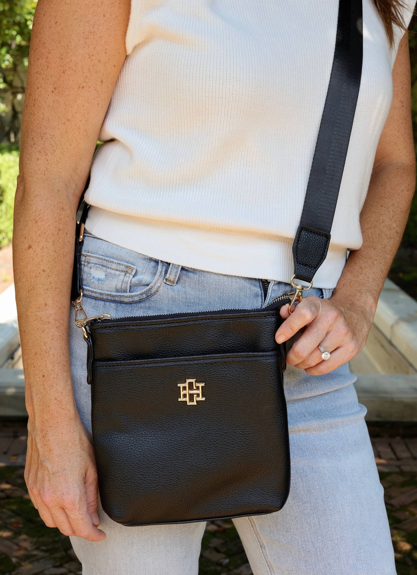 Briggs Crossbody BLACK